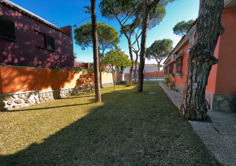 Chalet Los Pinos Con Piscina Privada Novo Sancti Petri Esterno foto